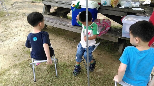 27582457666_2416442835_z